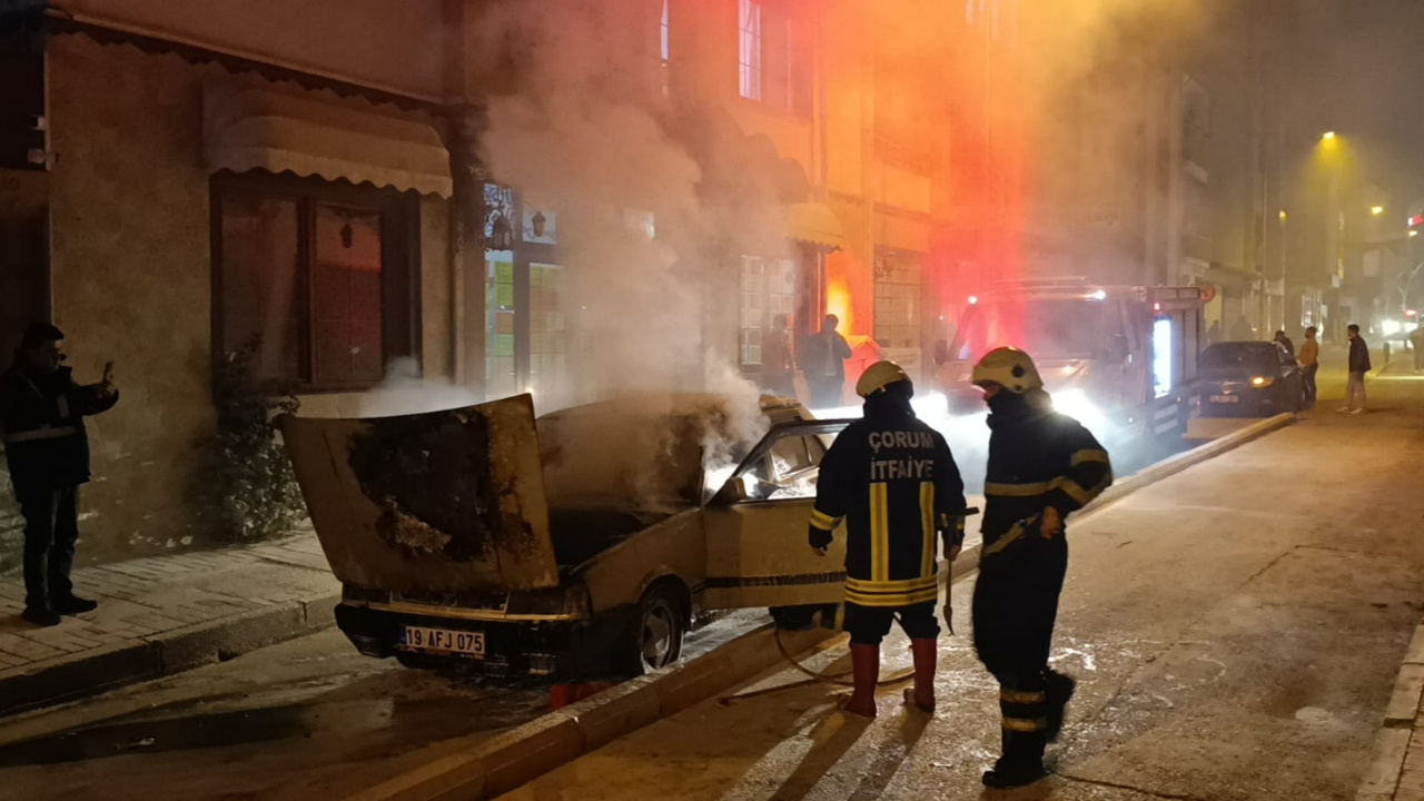 Çorum’da otomobil seyir halindeyken küle döndü